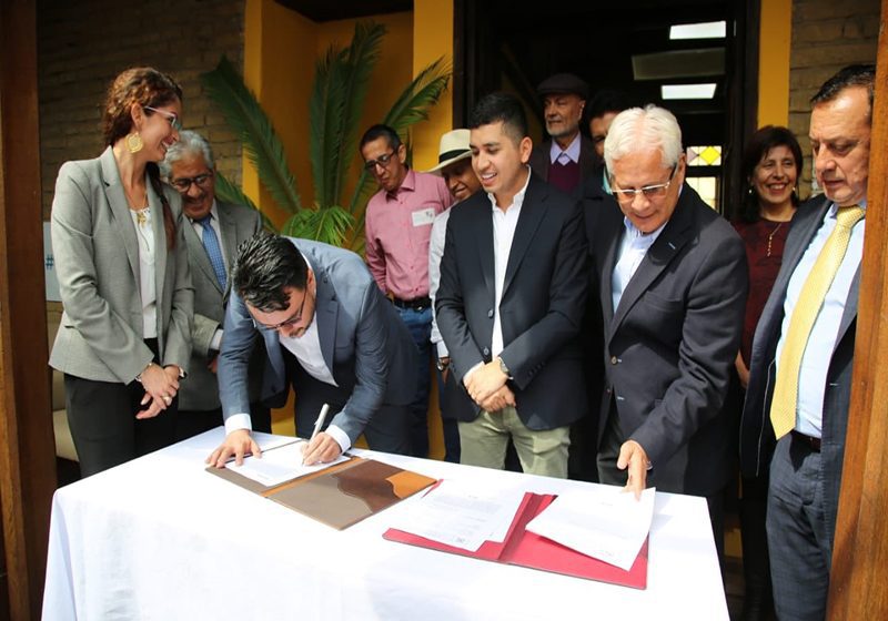 Ministerio de Vivienda Ciudad y Territorio con la Alcaldía firman convenio para llevar agua a barrios