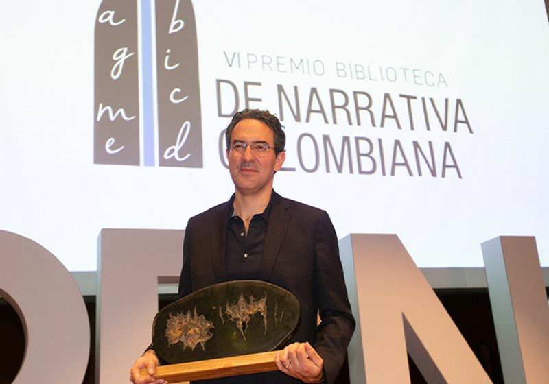  Juan Gabriel Vásquez recibe el premio Biblioteca de Narrativa Colombiana