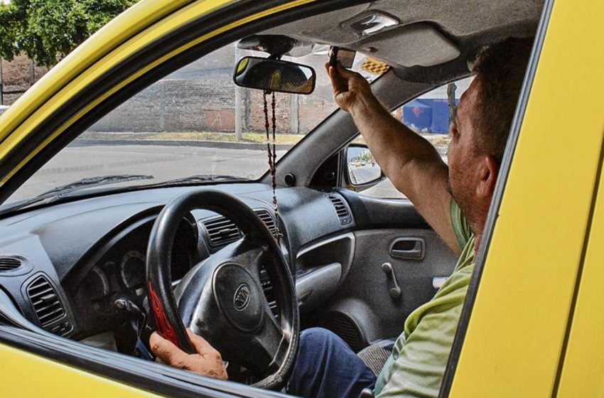  Taxistas en desacuerdo con aumento de tarifa