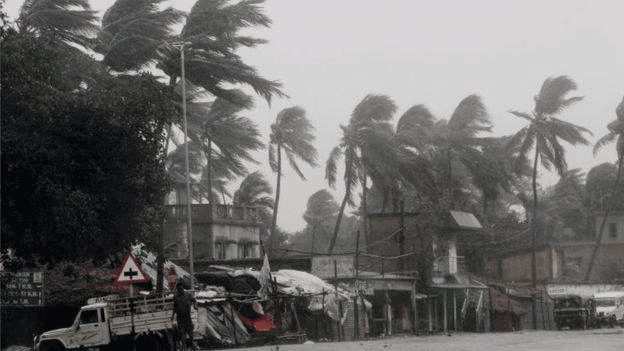  Más de cien muertos tras uno de los peores ciclones en la India y Bangladesh