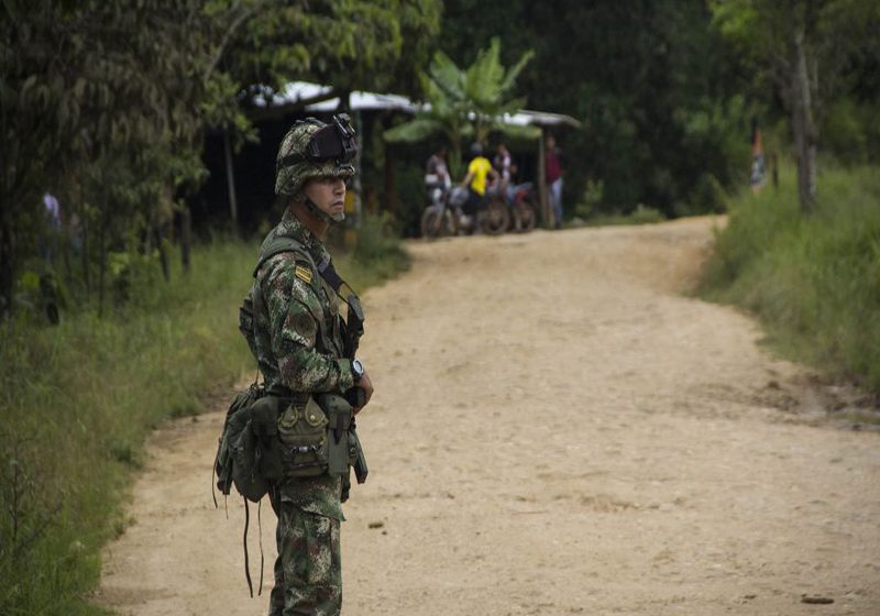  Choque entre Ejército y guerrilla ponen en riesgo estudiantes de un colegio en Arauca