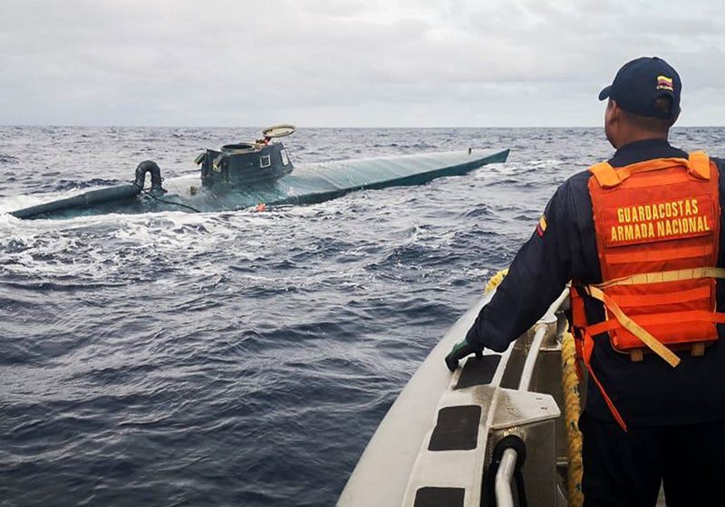  Armada colombiana incauta primer semisumergible del año en costa del Pacífico