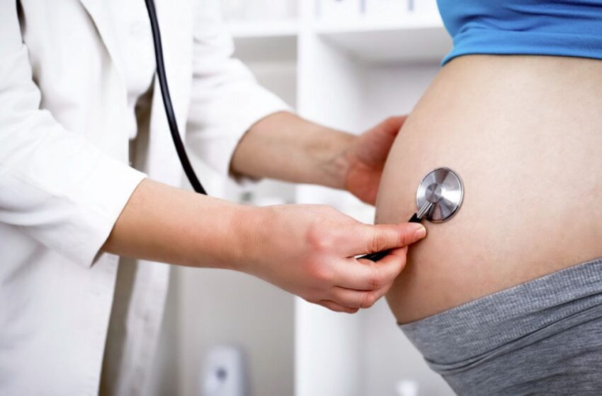  El parto natural es el más aconsejable, afirma médico gineco-ostetra