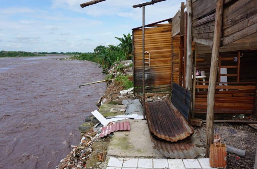  En riesgo 10 viviendas por represamiento del río Guatiquía
