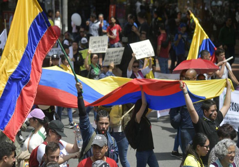 Las protestas en Colombia bajan de intensidad en medio de reclamos salariales