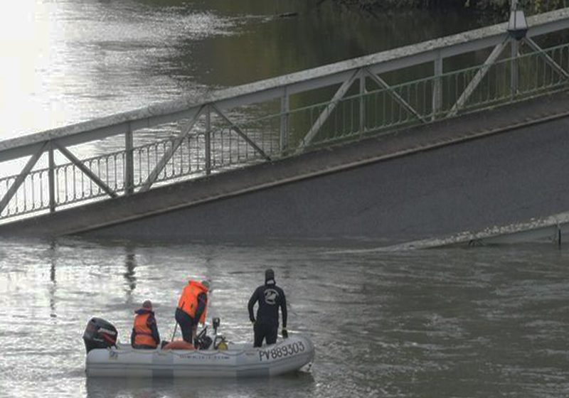 Un muerto y varios desaparecidos por el derrumbe de un puente en Francia