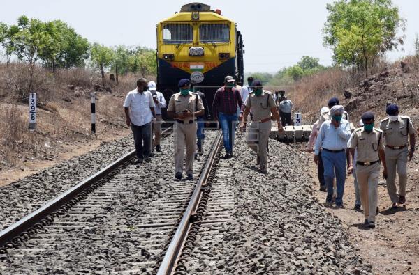  Mueren 16 personas en India tras ser arrolladas por un tren mientras dormían