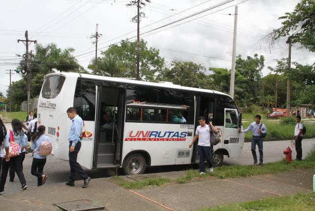  Controversia entre Unirutas y empresarios de transporte público por elevado precio de rodamiento