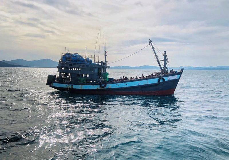  Bangladesh rescata a 396 rohinyás que pasaron dos «terribles» meses en el mar