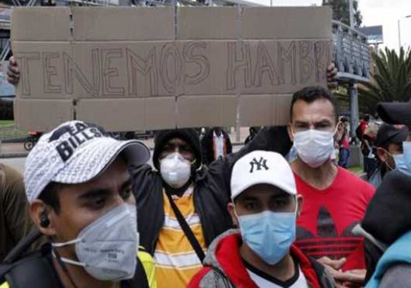  Colombianos rompen la cuarentena en Bogotá para pedir comida o poder trabajar