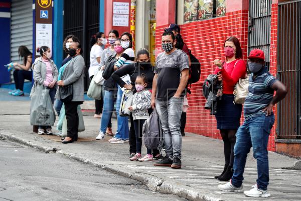  América supera los tres millones de contagios y duda sobre la reapertura económica