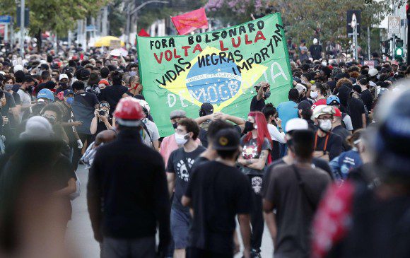  Críticas en Brasil al nuevo método del Gobierno para registrar la COVID-19