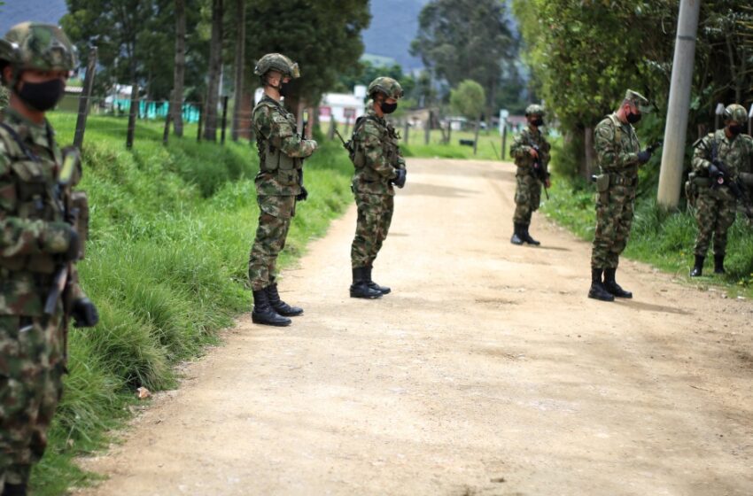  Autoridades colombianas rescatan a 38 personas amenazadas por disidentes FARC