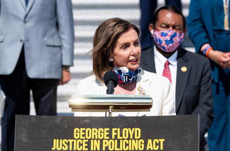  Los demócratas aprueban una reforma policial en Cámara Baja en honor George Floyd