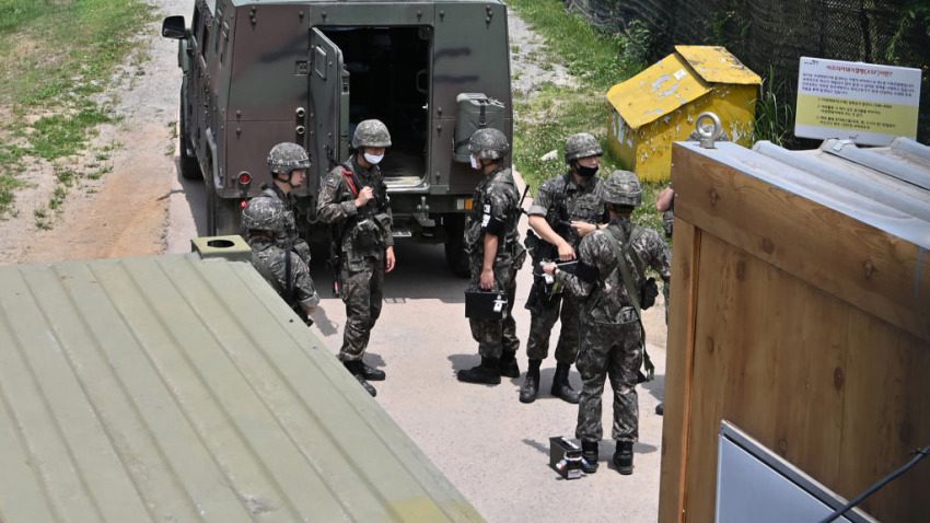  Soldados norcoreanos regresan a puestos de guardia fronterizos con el Sur