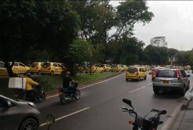  Mucho carro y pocos pasajeros objeto de protestas de los taxistas