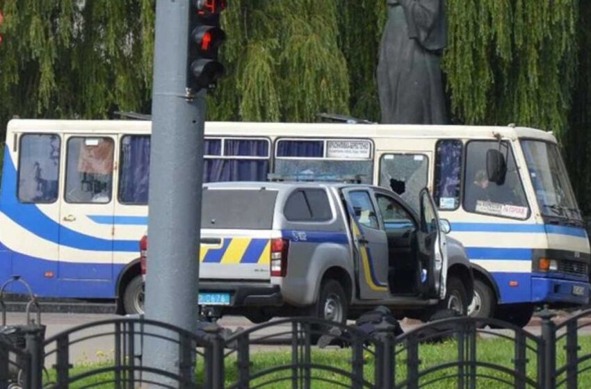  Un hombre con explosivos secuestra en Ucrania autobús con unas 20 personas