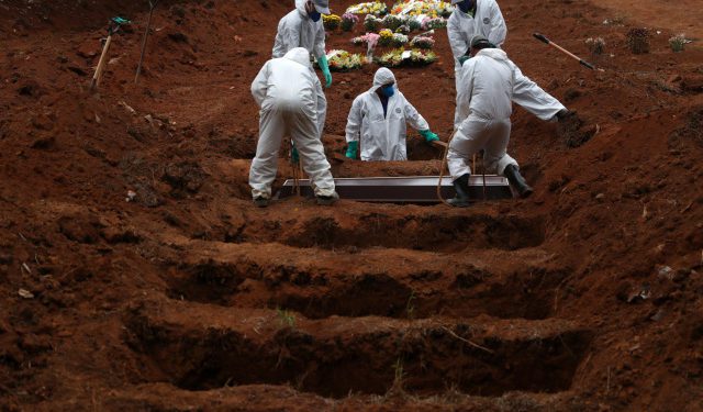  Brasil suma más de 60.000 muertes por COVID-19 y bordea 1,5 millones de casos