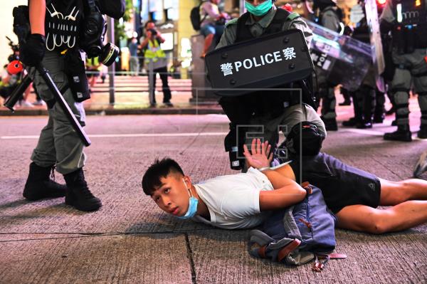  Primera protesta en Hong Kong bajo ley seguridad se salda con 370 detenidos