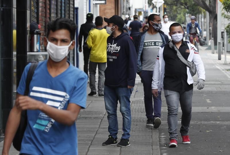  Colombia pasa de largo de los 200.000 casos y se acerca a 7.000 fallecidos