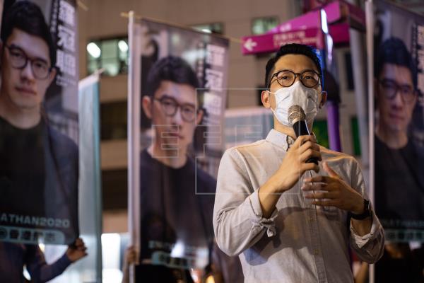  Un motorista que atropelló policías, primer acusado bajo ley seguridad Hong Kong