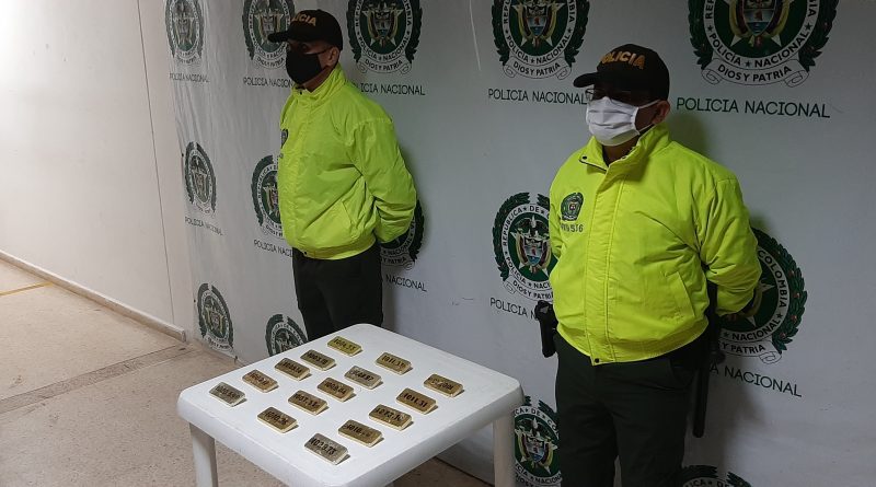  Policía confiscó 15 kilos de oro en el Aeropuerto de Inírida