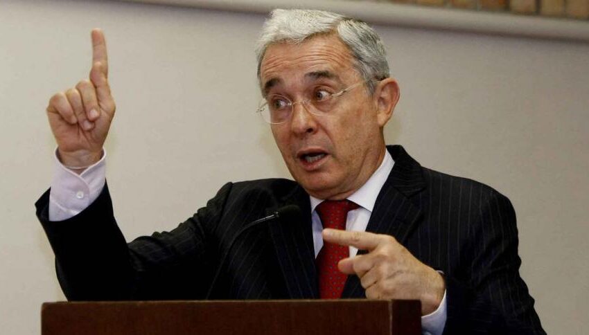  Uribe dice que hay agitación «prechavista» en Colombia con fines electorales