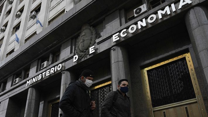  Argentina anuncia que logró un acuerdo con sus acreedores para canje de deuda