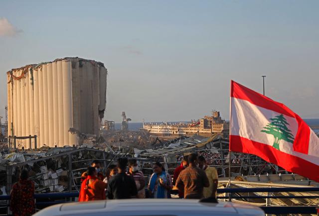  La explosión del puerto de Beirut tumba el Gobierno del Líbano en medio de protestas