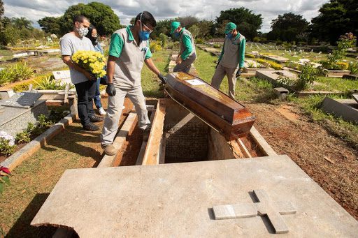  Brasil rebasa las 111.000 muertes y los 3,45 millones de casos de COVID-19