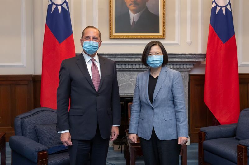  China envía cazas al estrecho de Taiwán ante la visita del secretario de EEUU