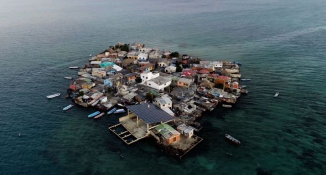  Armada colombiana entrega donación a la isla más densamente poblada del mundo