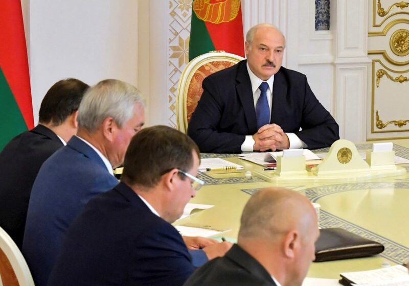  Lukashenko acusa a Occidente de financiar abiertamente las protestas