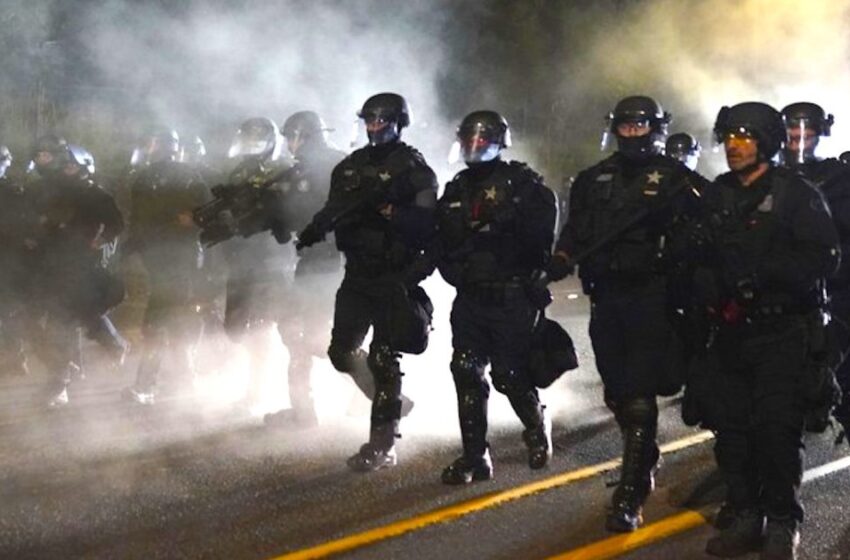  Recrudecen los choques entre manifestantes y policía en Portland