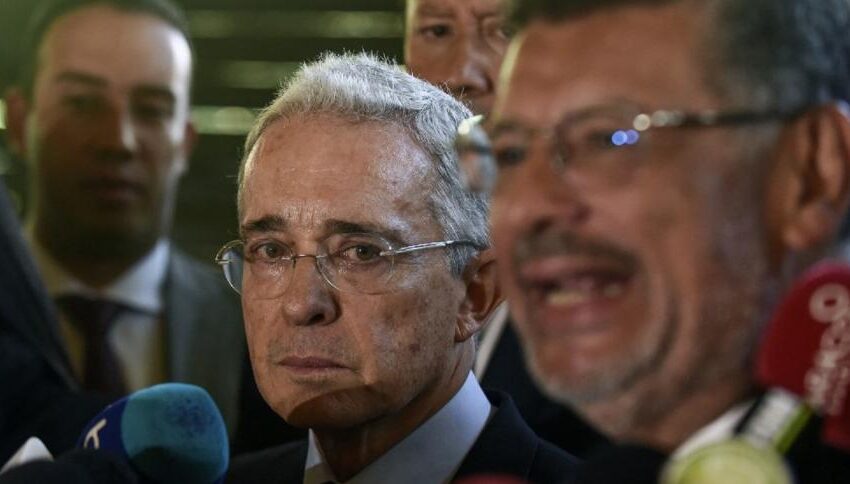  La detención de Uribe exacerba la polarización política en Colombia