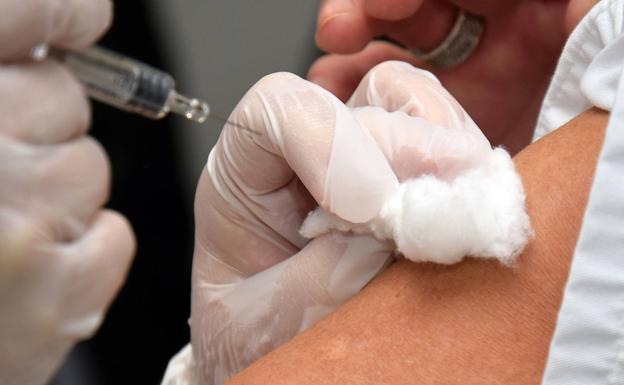  China vacuna a «cientos de miles» sin producirse contagios, según directivo empresa estatal
