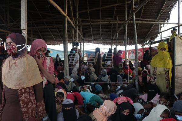  Casi 300 refugiados rohinyás desembarcan en Indonesia tras meses en alta mar