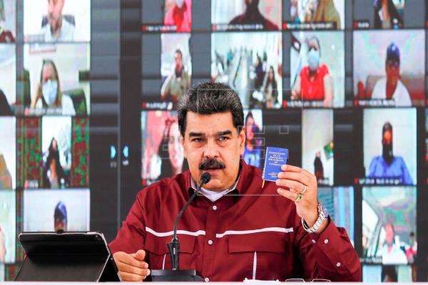  Maduro insta a la UE a enviar «comisión» que observe legislativas «en privado»