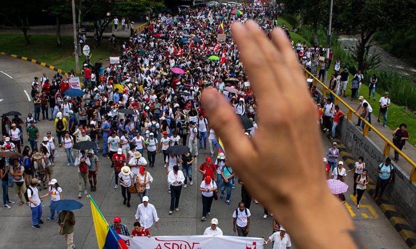  Convocan una marcha contra decreto que tachan de reforma laboral