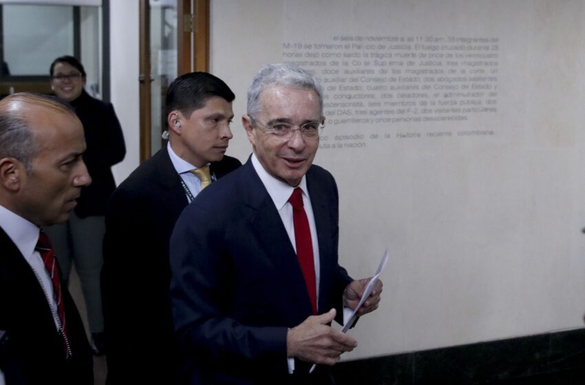  Partido de Uribe dice que él fue némesis de paramilitares y que EEUU lo sabe