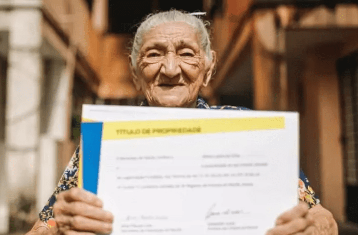  Anciana de 114 años se muestra orgullosa de haber conseguido su casa propia