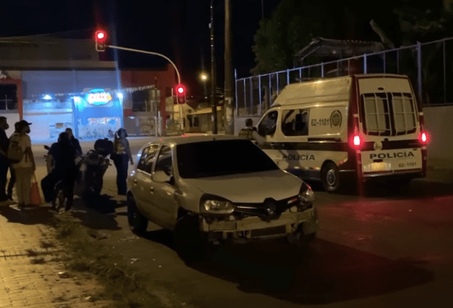  Ciudadano echó el carro a antisociales en moto que atracaron a una mujer