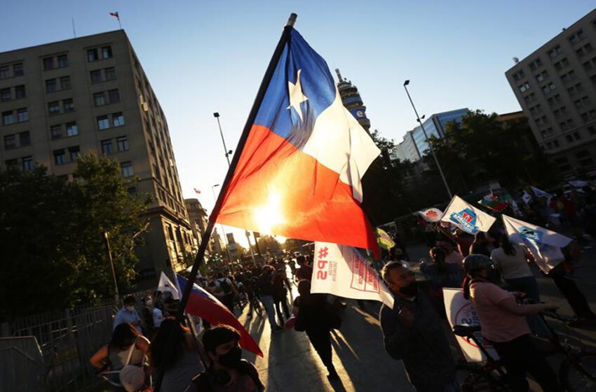  Chile cierra campaña para plebiscito constitucional con banderazo y caravana