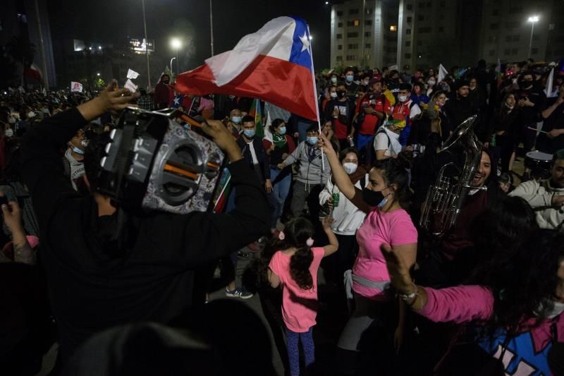  Chile asimila victoria constituyente, que reveló desafección hacia políticos