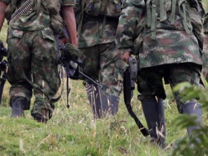  Las disidencias de las FARC incineran un vehículo de la ONU en Colombia
