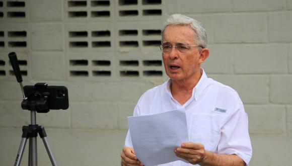  Uribe reaparece con discurso contra el socialismo y la justicia de la JEP