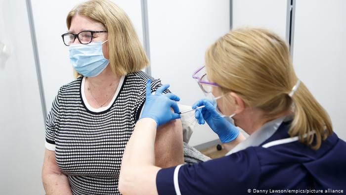  Pfizer retrasa al martes próxima entrega de vacunas en ocho países europeos