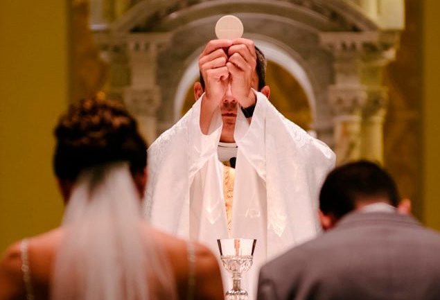  El matrimonio católico se mantiene en primera línea en Villavicencio