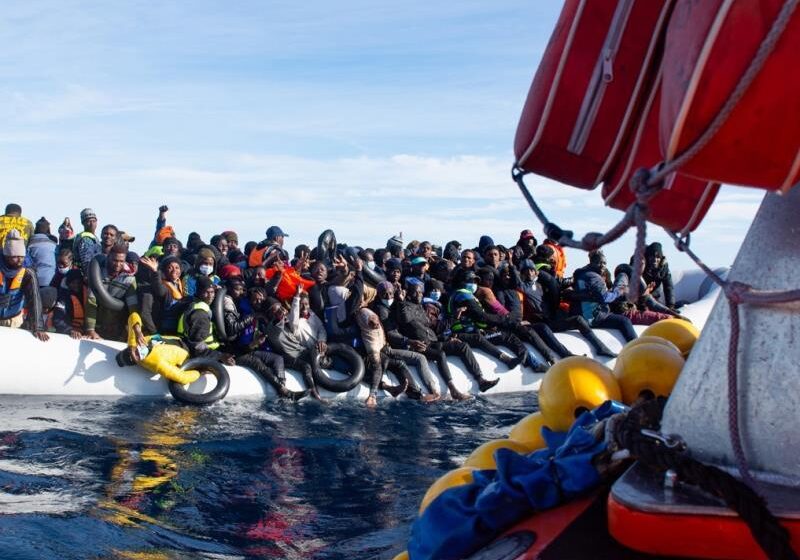  Italia permite el desembarco de los 373 inmigrantes del Ocean Viking