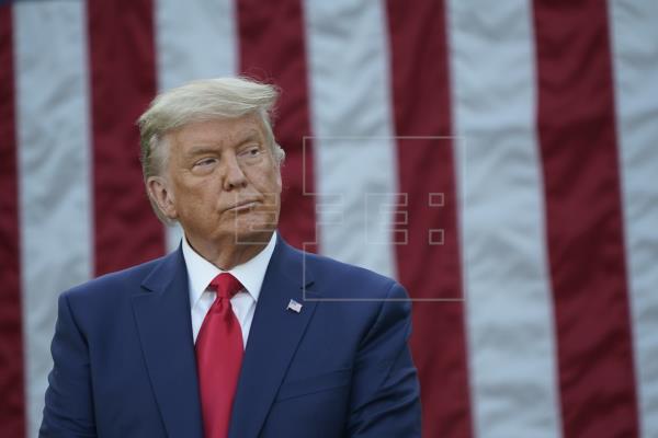  Trump indulta a su exestratega ultraderechista Steven Bannon